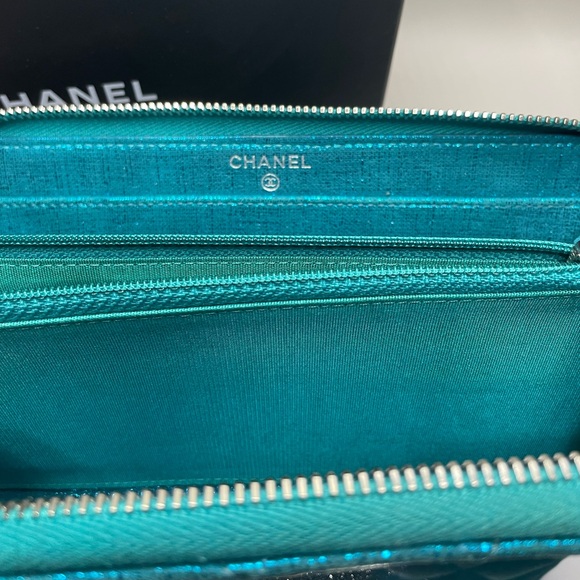 ❌SOLD❌ EUC Authentic CHANEL Quilted Metallic Turquoise Wallet - Picture 8 of 11